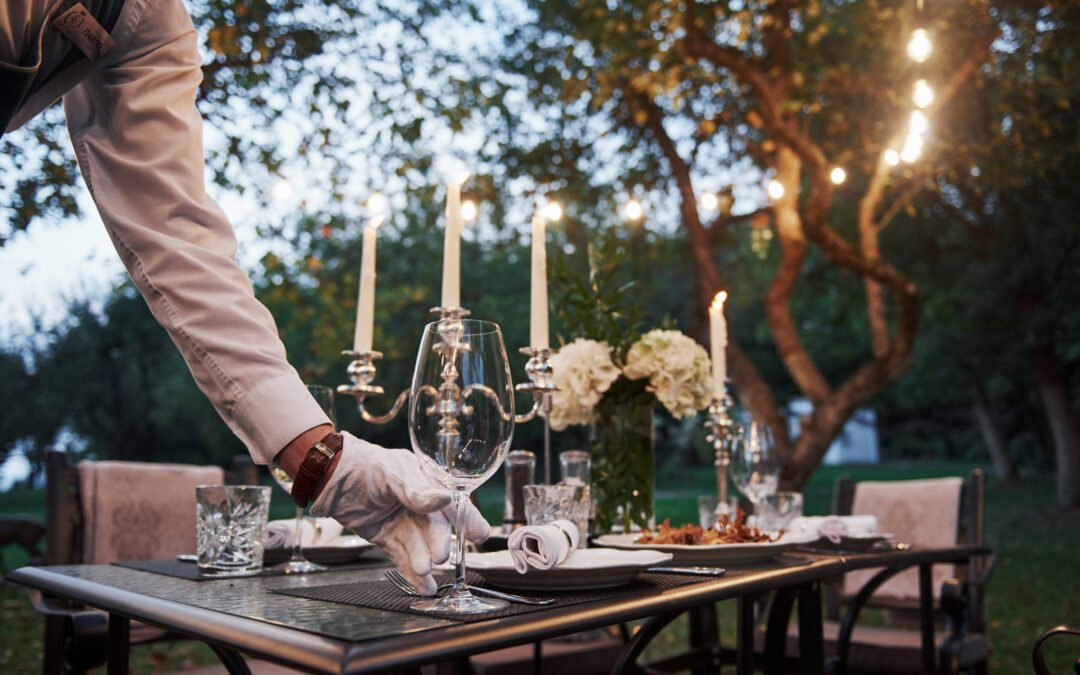 7 TIPS TO SET UP A TABLE TO IMPRESS YOUR GUESTS